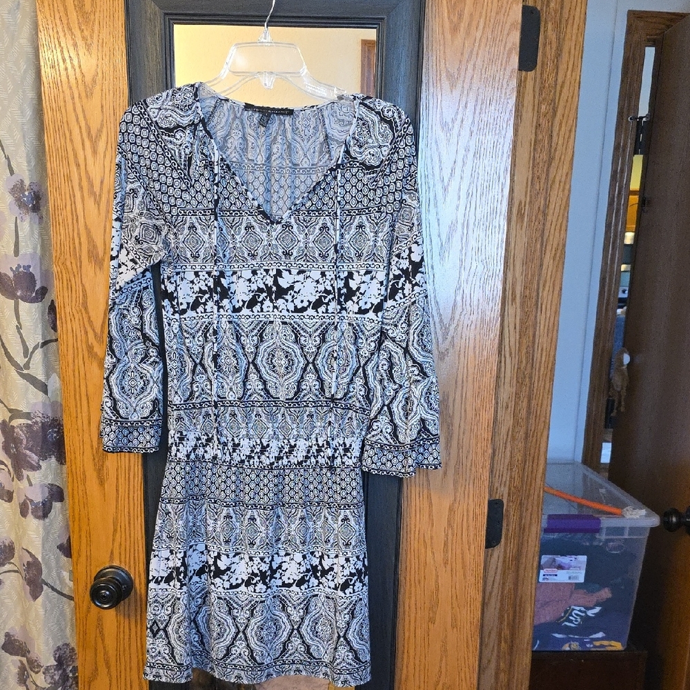White House Black Market Black & White Long-Sleeve Printed Dress